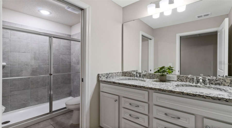 DAVENPORT, Florida 33897, 8 Bedrooms Bedrooms, ,6 BathroomsBathrooms,Residential,For Sale,LANA,0,MFRO6295031