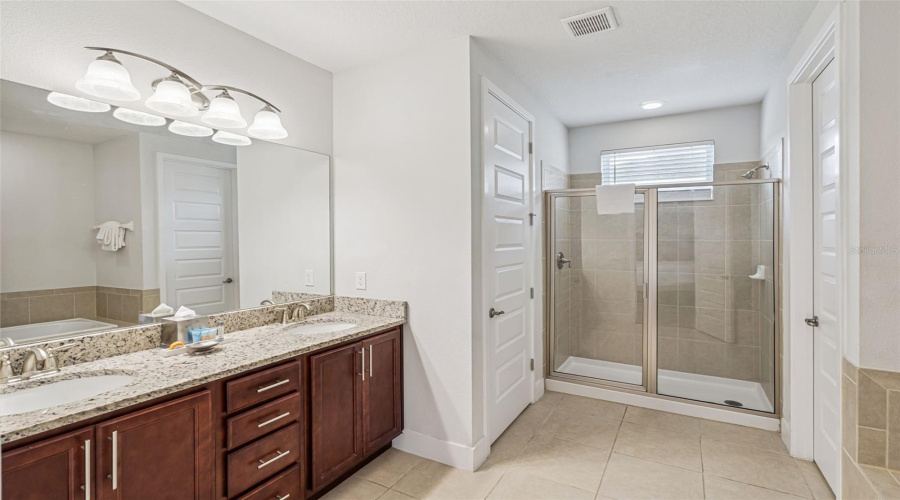 KISSIMMEE, Florida 34747, 5 Bedrooms Bedrooms, ,5 BathroomsBathrooms,Residential,For Sale,PENDANT,0,MFRS5137120