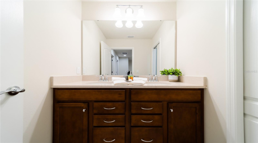 KISSIMMEE, Florida 34747, 5 Bedrooms Bedrooms, ,4 BathroomsBathrooms,Residential,For Sale,DUBAI,0,MFRO6328333