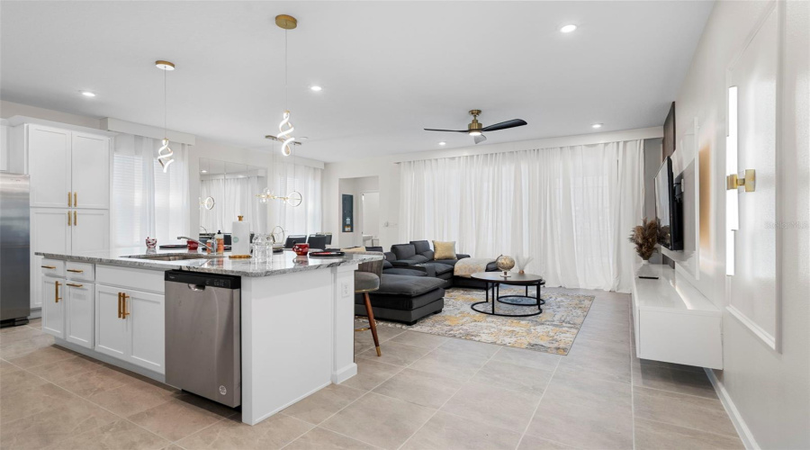 KISSIMMEE, Florida 34747, 6 Bedrooms Bedrooms, ,4 BathroomsBathrooms,Residential,For Sale,ZABALLINA,0,MFRO6354443