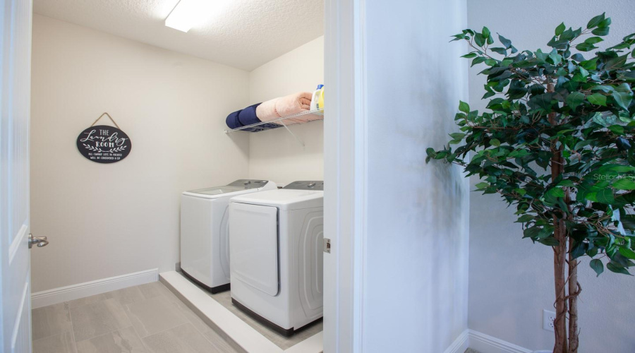 KISSIMMEE, Florida 34747, 6 Bedrooms Bedrooms, ,6 BathroomsBathrooms,Residential,For Sale,SOUTHFIELD,0,MFRO6354805