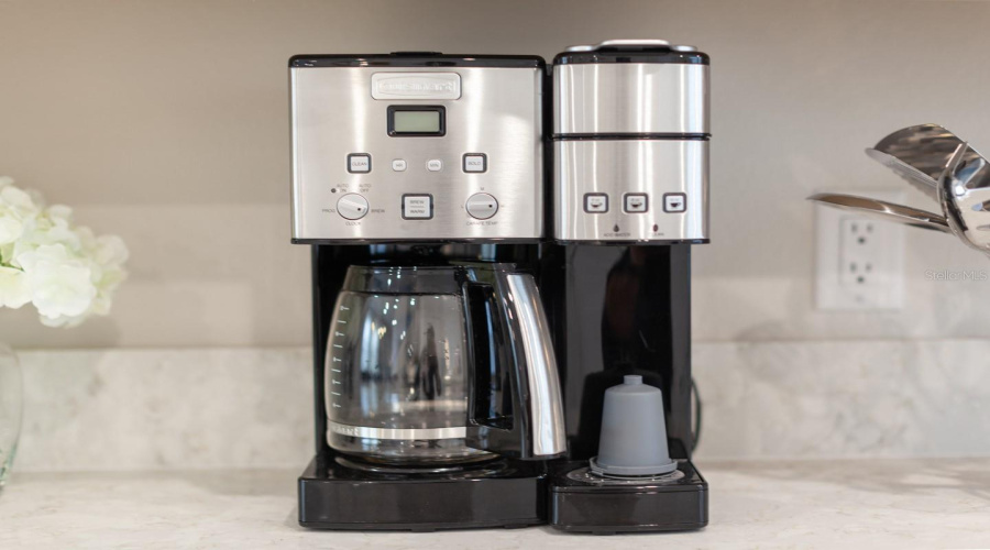 KISSIMMEE, Florida 34747, 6 Bedrooms Bedrooms, ,6 BathroomsBathrooms,Residential,For Sale,SOUTHFIELD,0,MFRO6354805