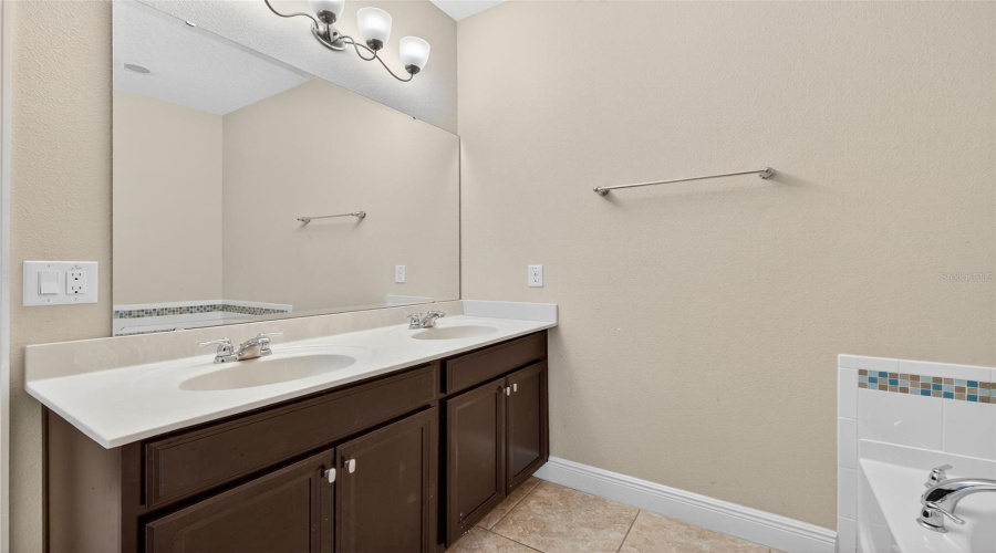 DAVENPORT, Florida 33837, 5 Bedrooms Bedrooms, ,4 BathroomsBathrooms,Residential,For Sale,WILDWOOD,0,MFRS5137161