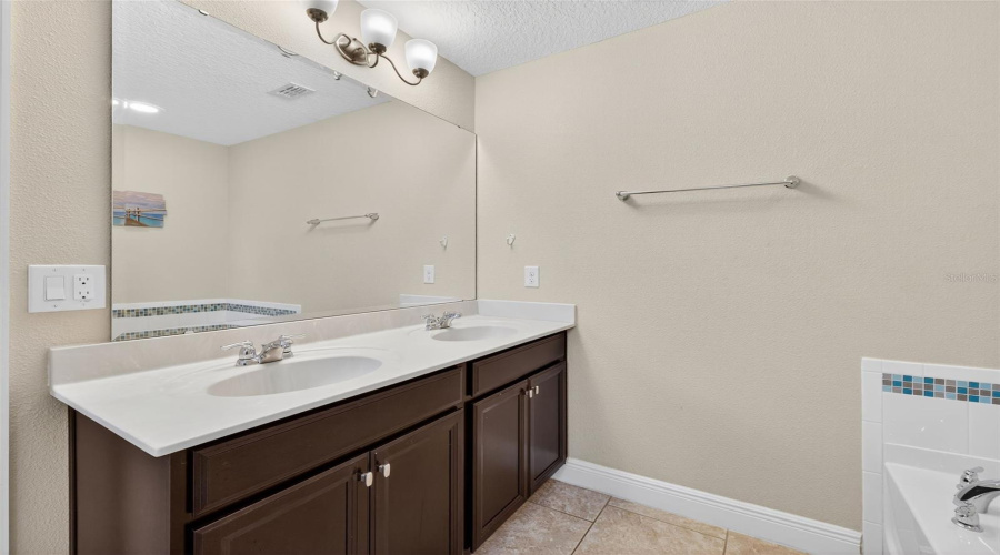 DAVENPORT, Florida 33837, 5 Bedrooms Bedrooms, ,4 BathroomsBathrooms,Residential,For Sale,WILDWOOD,0,MFRS5137161