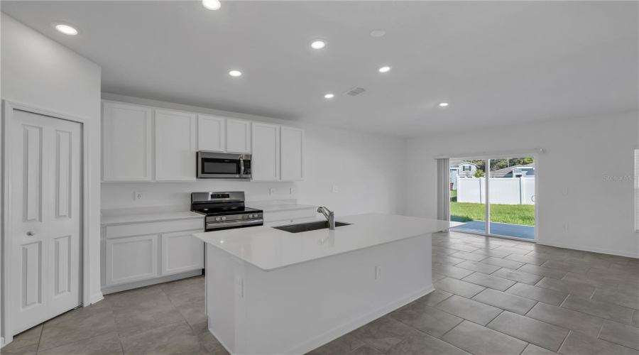 KISSIMMEE, Florida 34746, 4 Bedrooms Bedrooms, ,2 BathroomsBathrooms,Residential,For Sale,EDENSBRIDGE,0,MFRO6354723