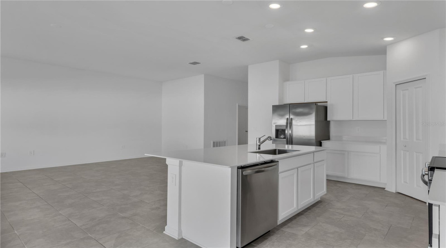 KISSIMMEE, Florida 34746, 4 Bedrooms Bedrooms, ,2 BathroomsBathrooms,Residential,For Sale,EDENSBRIDGE,0,MFRO6354723