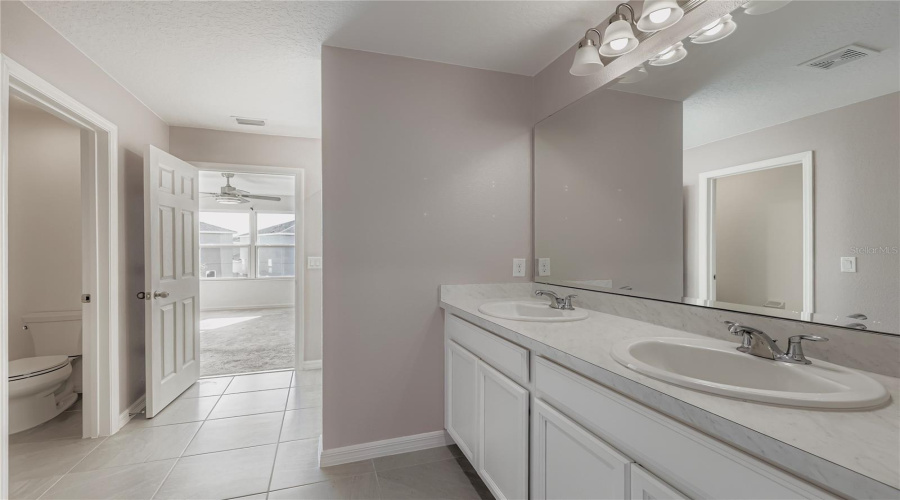 DAVENPORT, Florida 33837, 5 Bedrooms Bedrooms, ,3 BathroomsBathrooms,Residential,For Sale,BENJAMIN,0,MFRO6354067