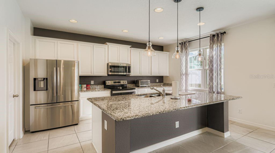 DAVENPORT, Florida 33837, 5 Bedrooms Bedrooms, ,3 BathroomsBathrooms,Residential,For Sale,BENJAMIN,0,MFRO6354067