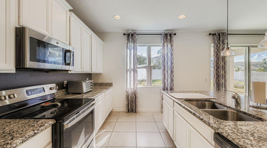 DAVENPORT, Florida 33837, 5 Bedrooms Bedrooms, ,3 BathroomsBathrooms,Residential,For Sale,BENJAMIN,0,MFRO6354067