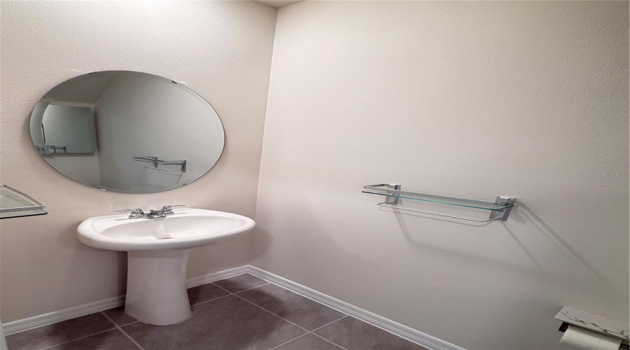 1/2 bath 1/2 bath