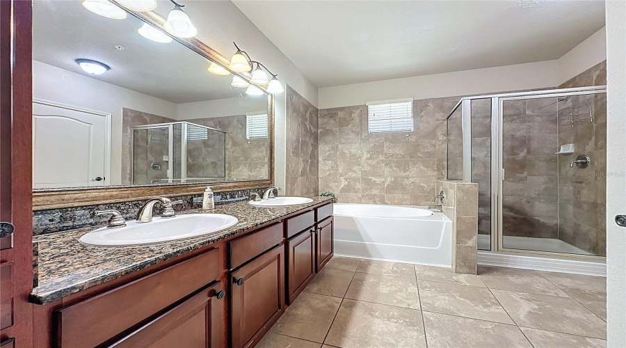 DAVENPORT, Florida 33897, 3 Bedrooms Bedrooms, ,3 BathroomsBathrooms,Residential,For Sale,CHARO,0,MFRS5137167