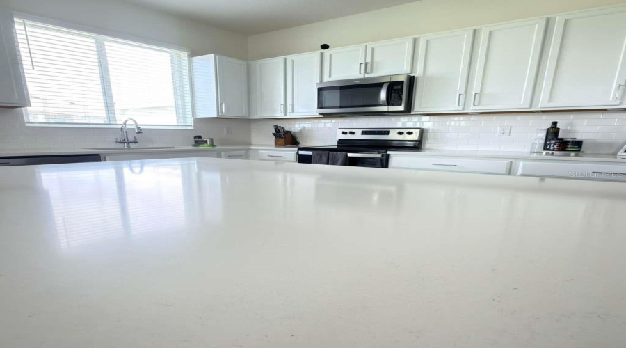 DAVENPORT, Florida 33896, 5 Bedrooms Bedrooms, ,2 BathroomsBathrooms,Residential,For Sale,OVERPOOL AVENUE,0,MFRO6351249