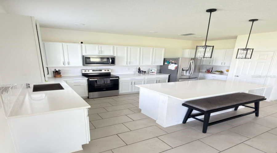 DAVENPORT, Florida 33896, 5 Bedrooms Bedrooms, ,2 BathroomsBathrooms,Residential,For Sale,OVERPOOL AVENUE,0,MFRO6351249