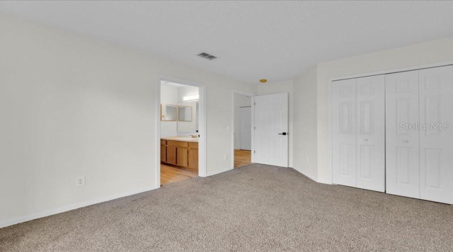 Bed 4  - jack and jill bathroom