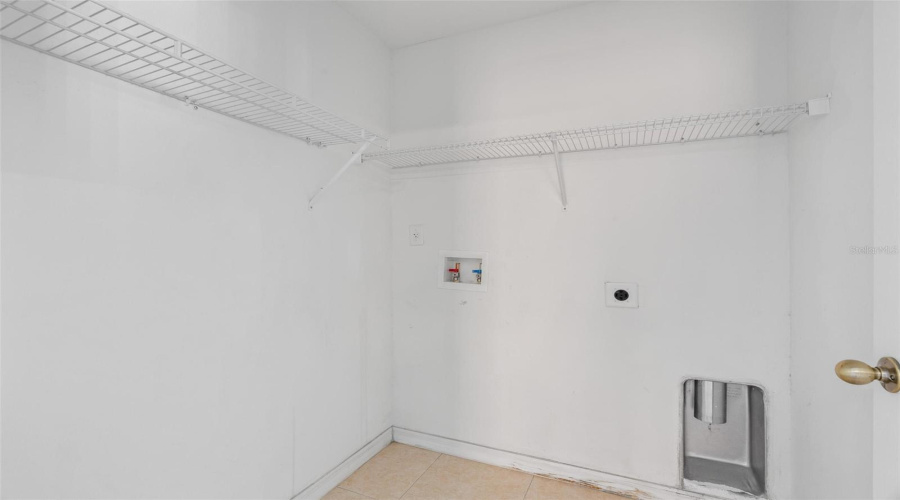 KISSIMMEE, Florida 34746, 5 Bedrooms Bedrooms, ,3 BathroomsBathrooms,Residential,For Sale,RUBY RED,0,MFRG5103524