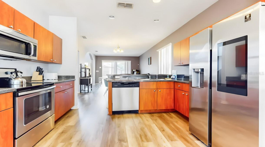 KISSIMMEE, Florida 34746, 5 Bedrooms Bedrooms, ,3 BathroomsBathrooms,Residential,For Sale,RUBY RED,0,MFRG5103524