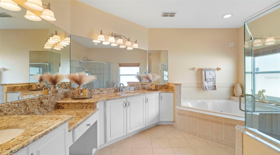 KISSIMMEE, Florida 34746, 4 Bedrooms Bedrooms, ,3 BathroomsBathrooms,Residential,For Sale,NAVIGATOR,0,MFRO6354899