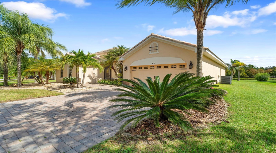 KISSIMMEE, Florida 34746, 4 Bedrooms Bedrooms, ,3 BathroomsBathrooms,Residential,For Sale,NAVIGATOR,0,MFRO6354899
