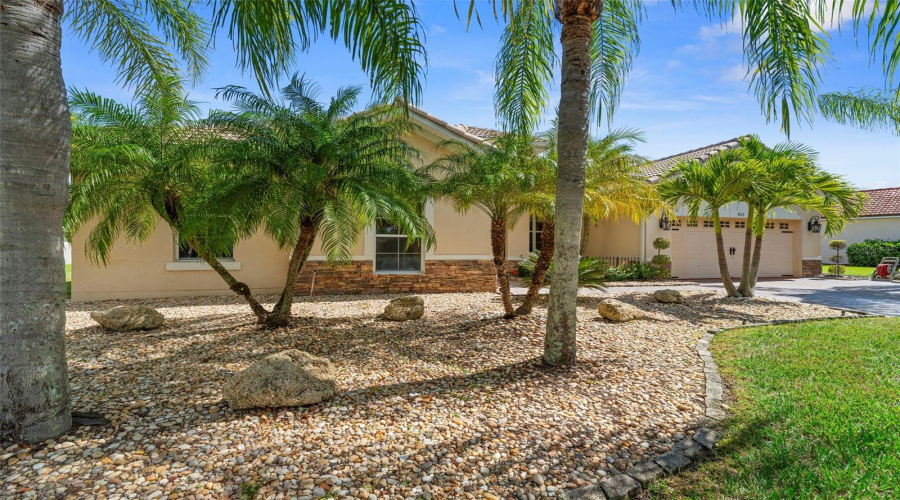 KISSIMMEE, Florida 34746, 4 Bedrooms Bedrooms, ,3 BathroomsBathrooms,Residential,For Sale,NAVIGATOR,0,MFRO6354899