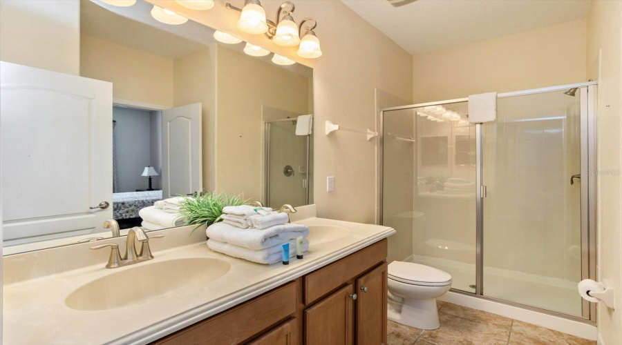 DAVENPORT, Florida 33896, 7 Bedrooms Bedrooms, ,5 BathroomsBathrooms,Residential,For Sale,MOON VALLEY,0,MFRO6355610