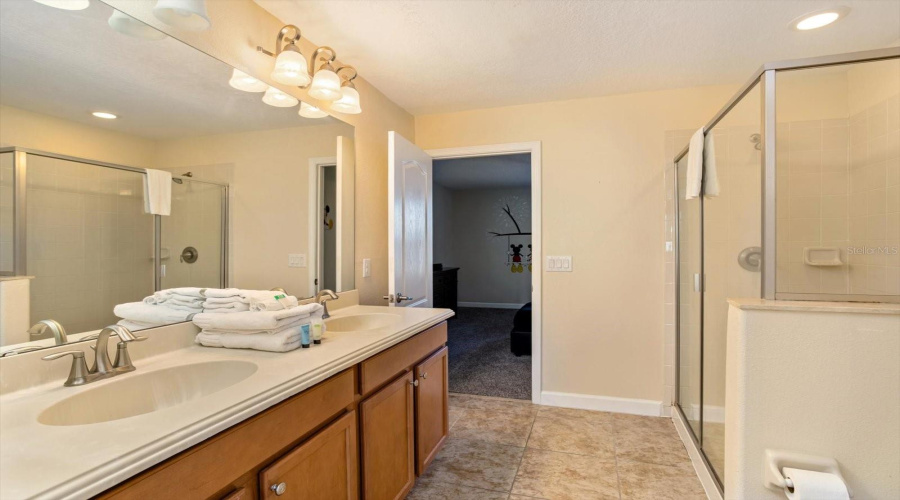 DAVENPORT, Florida 33896, 7 Bedrooms Bedrooms, ,5 BathroomsBathrooms,Residential,For Sale,MOON VALLEY,0,MFRO6355610