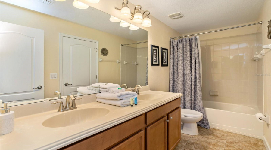 DAVENPORT, Florida 33896, 7 Bedrooms Bedrooms, ,5 BathroomsBathrooms,Residential,For Sale,MOON VALLEY,0,MFRO6355610