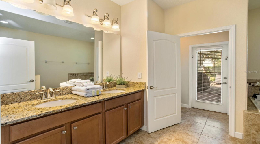 DAVENPORT, Florida 33896, 7 Bedrooms Bedrooms, ,5 BathroomsBathrooms,Residential,For Sale,MOON VALLEY,0,MFRO6355610