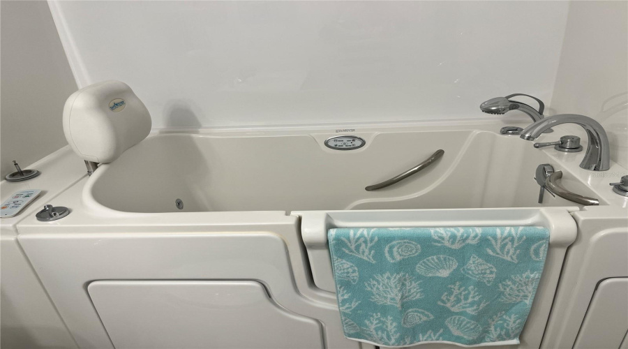 DAVENPORT, Florida 33897, 4 Bedrooms Bedrooms, ,2 BathroomsBathrooms,Residential,For Sale,ELGIN,0,MFRS5130870