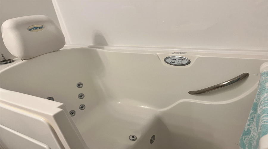 DAVENPORT, Florida 33897, 4 Bedrooms Bedrooms, ,2 BathroomsBathrooms,Residential,For Sale,ELGIN,0,MFRS5130870