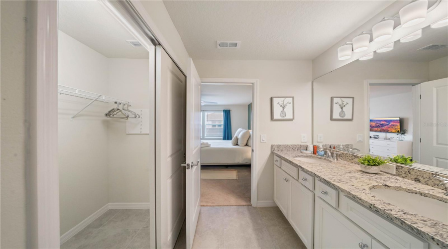 DAVENPORT, Florida 33897, 5 Bedrooms Bedrooms, ,4 BathroomsBathrooms,Residential,For Sale,LANA,0,MFRO6265856