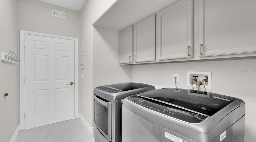 ORLANDO, Florida 32836, 3 Bedrooms Bedrooms, ,2 BathroomsBathrooms,Residential,For Sale,PECKY CYPRESS,0,MFRO6354622 ORLANDO, Florida 32836, 3 Bedrooms Bedrooms, ,2 BathroomsBathrooms,Residential,For Sale,PECKY CYPRESS,0,MFRO6354622