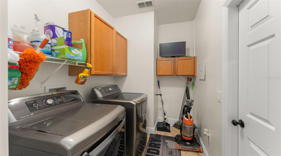 KISSIMMEE, Florida 34746, 4 Bedrooms Bedrooms, ,2 BathroomsBathrooms,Residential,For Sale,NAVIGATOR,0,MFRO6355797