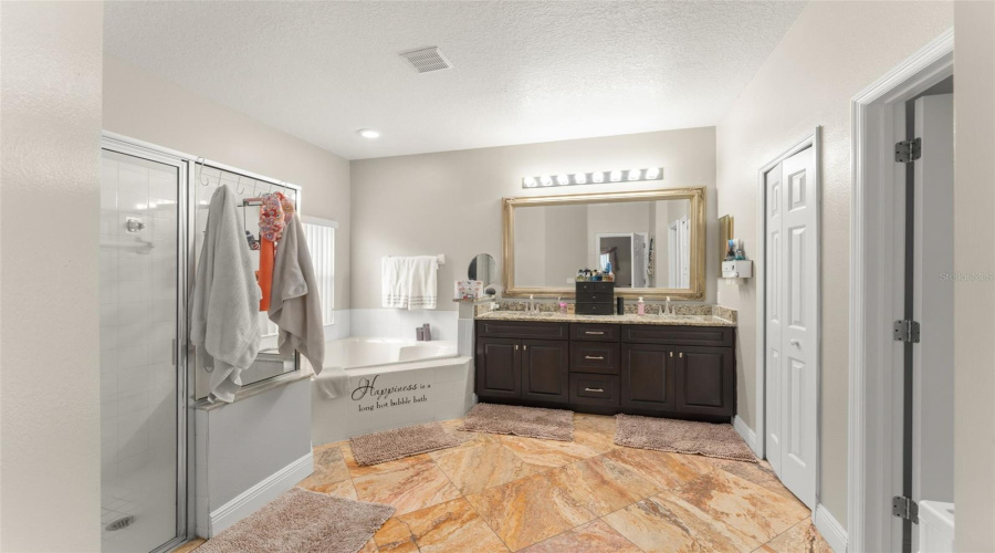 KISSIMMEE, Florida 34746, 4 Bedrooms Bedrooms, ,2 BathroomsBathrooms,Residential,For Sale,NAVIGATOR,0,MFRO6355797