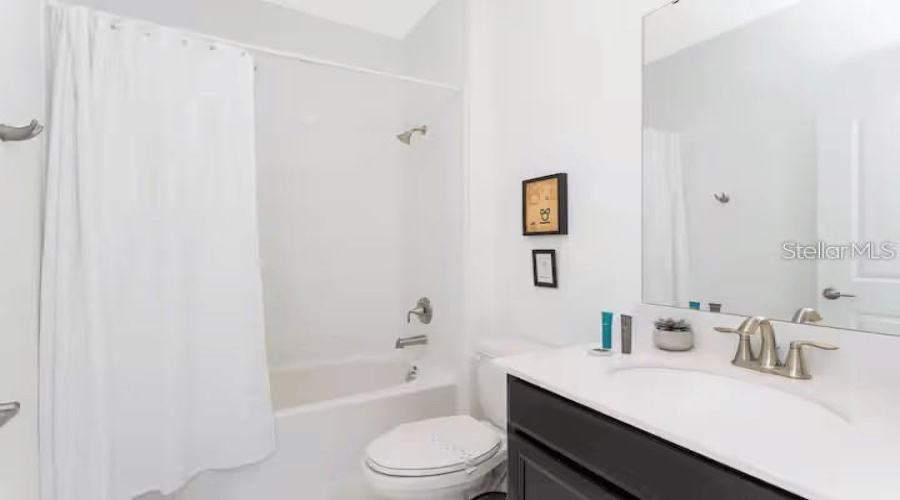 DAVENPORT, Florida 33896, 6 Bedrooms Bedrooms, ,5 BathroomsBathrooms,Residential,For Sale,LEADER,0,MFRO6356055