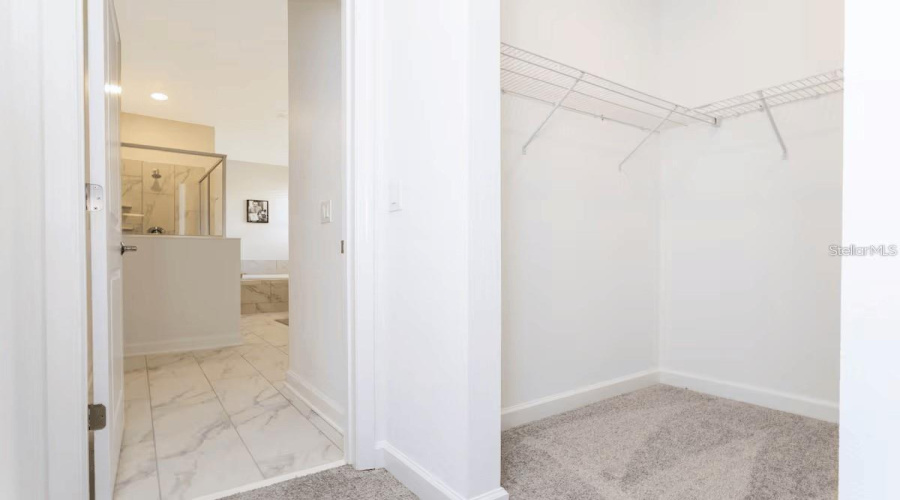 DAVENPORT, Florida 33896, 6 Bedrooms Bedrooms, ,5 BathroomsBathrooms,Residential,For Sale,LEADER,0,MFRO6356055