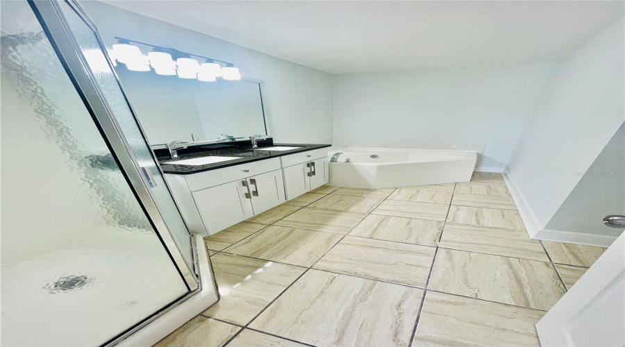 KISSIMMEE, Florida 34746, 5 Bedrooms Bedrooms, ,3 BathroomsBathrooms,Residential,For Sale,HAMLET,0,MFRS5137469