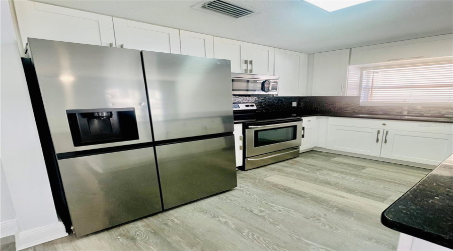 KISSIMMEE, Florida 34746, 5 Bedrooms Bedrooms, ,3 BathroomsBathrooms,Residential,For Sale,HAMLET,0,MFRS5137469