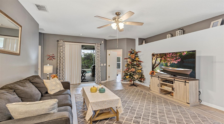 DAVENPORT, Florida 33896, 4 Bedrooms Bedrooms, ,3 BathroomsBathrooms,Residential,For Sale,ESSEX,0,MFRO6354954