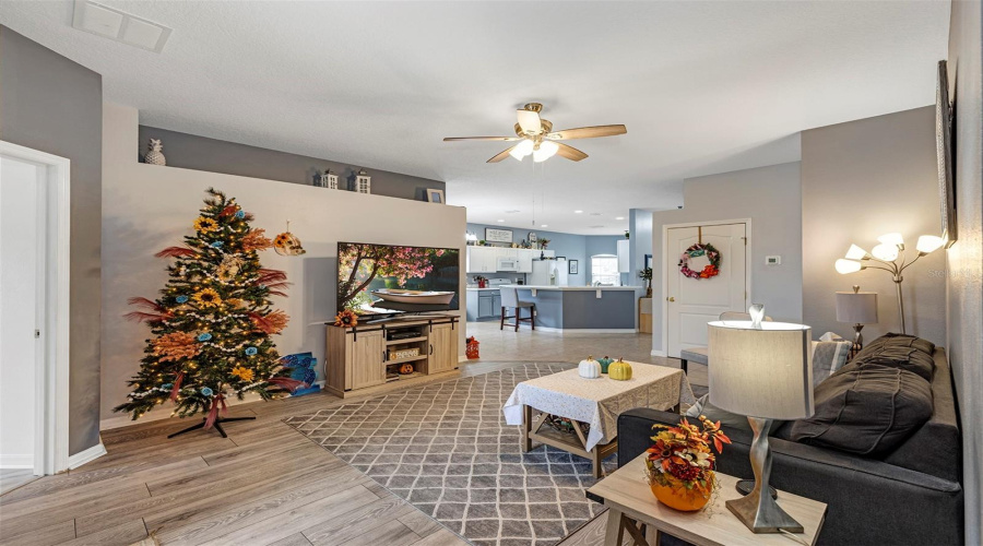 DAVENPORT, Florida 33896, 4 Bedrooms Bedrooms, ,3 BathroomsBathrooms,Residential,For Sale,ESSEX,0,MFRO6354954