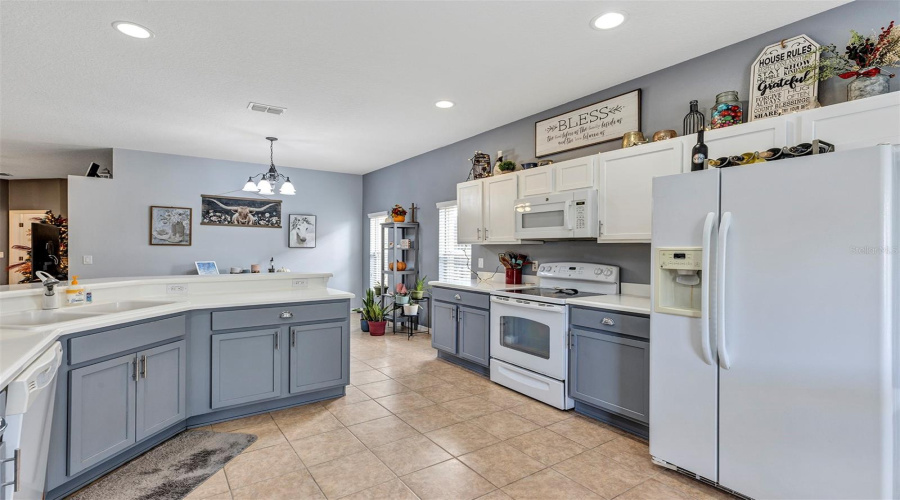 DAVENPORT, Florida 33896, 4 Bedrooms Bedrooms, ,3 BathroomsBathrooms,Residential,For Sale,ESSEX,0,MFRO6354954