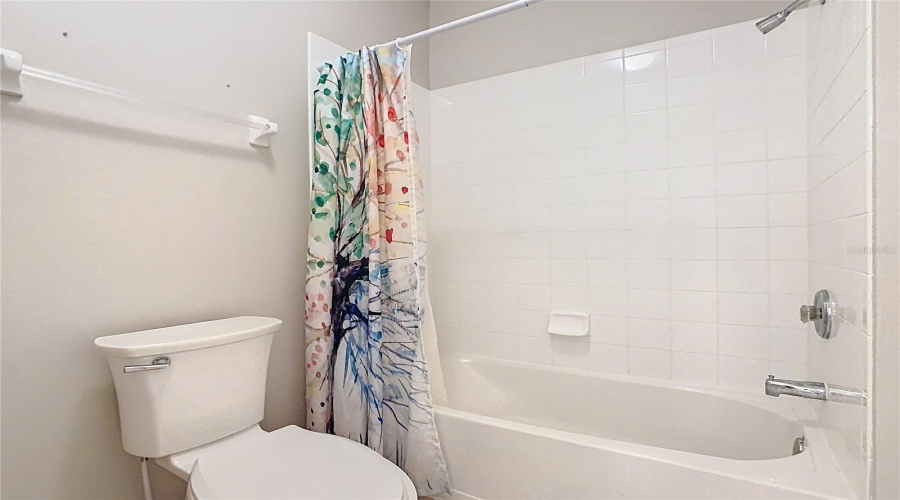 Guest Bath – Convenient and move-in ready. Guest Bath – Convenient and move-in ready.