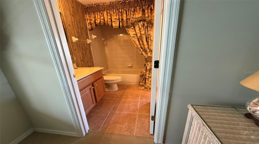 Jack/Jill Bathroom 4 Jack/Jill Bathroom 4