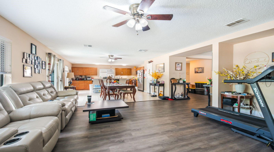 KISSIMMEE, Florida 34746, 4 Bedrooms Bedrooms, ,2 BathroomsBathrooms,Residential,For Sale,WARBLER,0,MFRO6356503 KISSIMMEE, Florida 34746, 4 Bedrooms Bedrooms, ,2 BathroomsBathrooms,Residential,For Sale,WARBLER,0,MFRO6356503