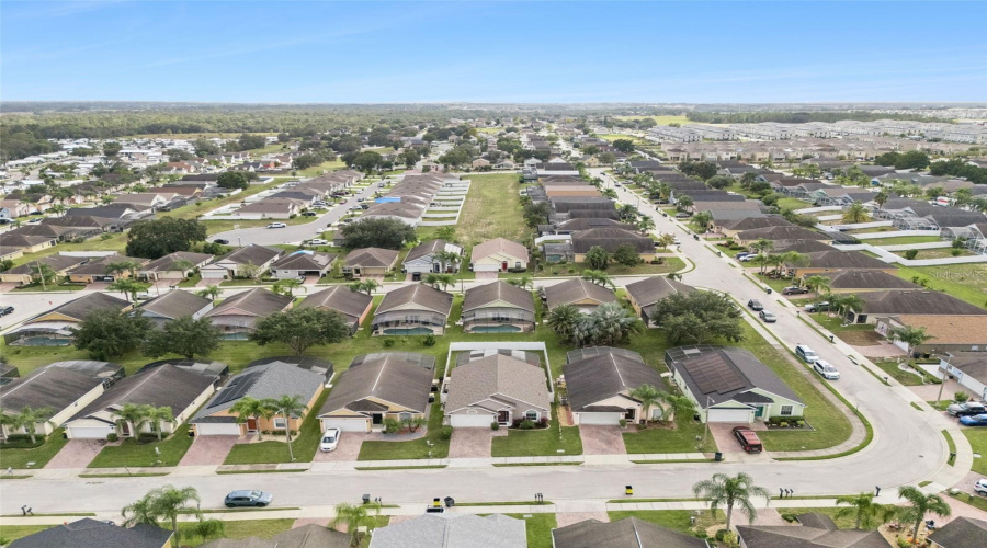 DAVENPORT, Florida 33837, 4 Bedrooms Bedrooms, ,2 BathroomsBathrooms,Residential,For Sale,VIZCAY,0,MFRO6353976