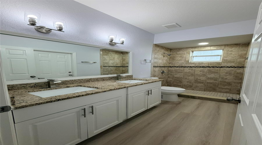 Common Bathroom Common Bathroom