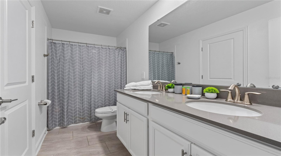 DAVENPORT, Florida 33896, 7 Bedrooms Bedrooms, ,5 BathroomsBathrooms,Residential,For Sale,SOMMERSET HILLS,0,MFRS5137682