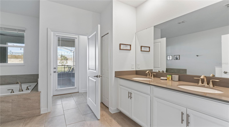 DAVENPORT, Florida 33896, 7 Bedrooms Bedrooms, ,5 BathroomsBathrooms,Residential,For Sale,SOMMERSET HILLS,0,MFRS5137682