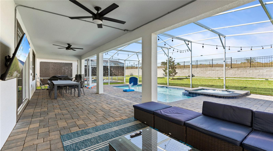 DAVENPORT, Florida 33896, 7 Bedrooms Bedrooms, ,5 BathroomsBathrooms,Residential,For Sale,SOMMERSET HILLS,0,MFRS5137682