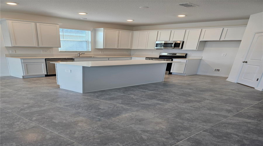 KISSIMMEE, Florida 34746, 4 Bedrooms Bedrooms, ,2 BathroomsBathrooms,Residential,For Sale,PEBBLES THROW,0,MFRR4910150