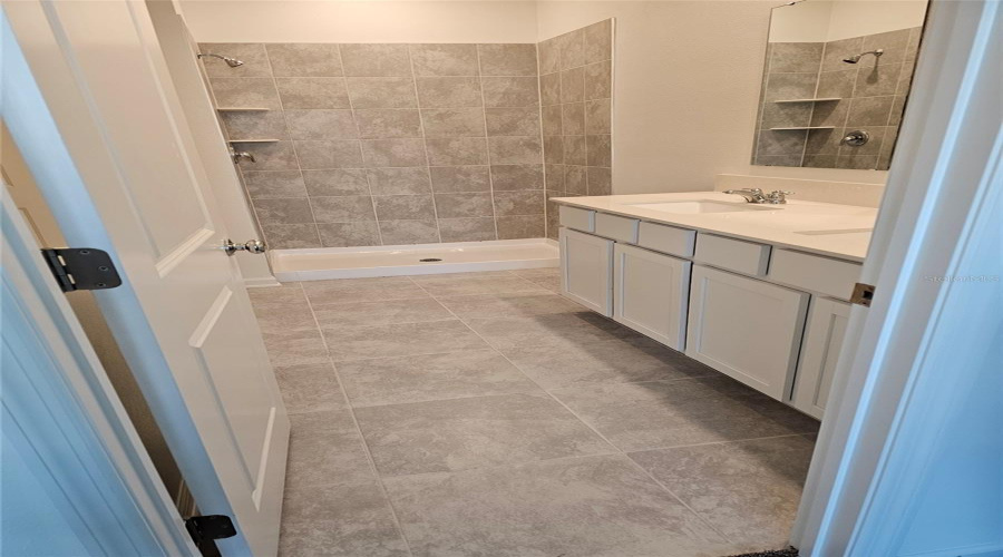 KISSIMMEE, Florida 34746, 4 Bedrooms Bedrooms, ,2 BathroomsBathrooms,Residential,For Sale,PEBBLES THROW,0,MFRR4910150